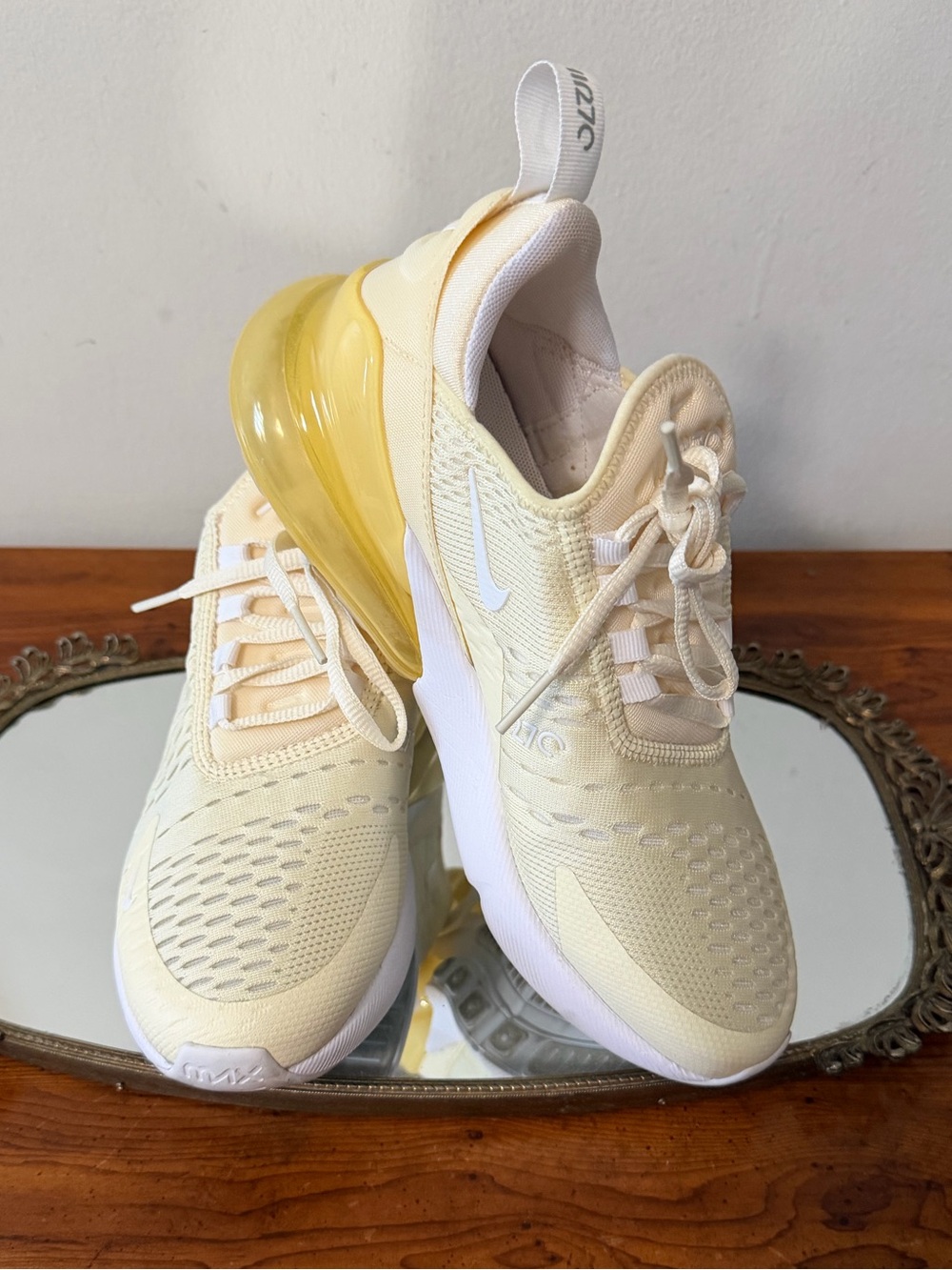 Nike Pale Yellow Women's Air-Style Sneakers 🌼